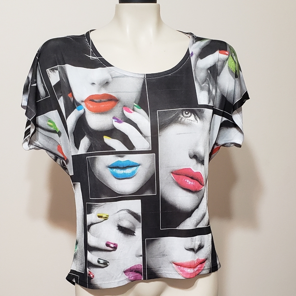 Unique lips & nails print short sleeve top Jr XL - Picture 1 of 3